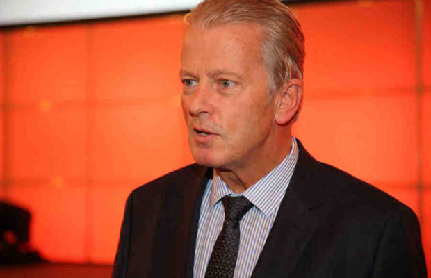 Dr. Reinhold Mitterlehner r. Reinhold Mitterlehner