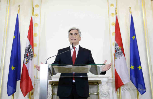 Bundeskanzler Faymann legt alle Ämter zurück Bundeskanzler Faymann legt alle Ämter zurück
