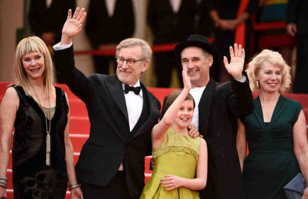 Weltpremiere von BFG - BIG FRIENDLY GIANT v.l.n.r. Kate Capshaw, Steven Spielberg, Ruby Barnhill, Mark Rylance und Claire van Kampen bei der Weltpremiere von BFG - BIG FRIENDLY GIANT auf dem Cannes Film Festival | © 2016 Constantin Film Verleih GmbH