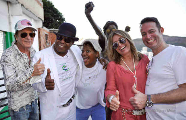 Tito Jackson dreht "Winning by Giving" in den Favelas von Rio Tito Jackson dreht "Winning by Giving" in den Favelas von Rio