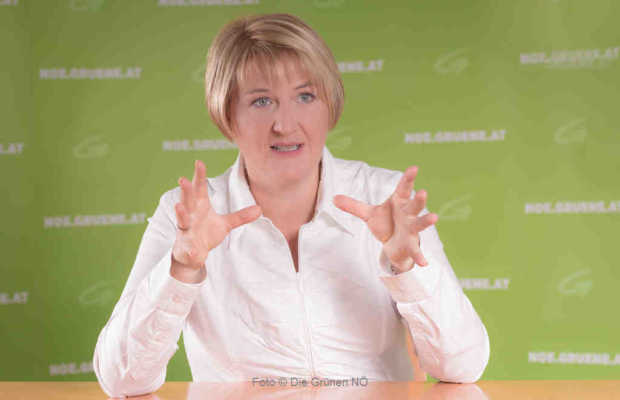 Helga Krismer Helga Krismer, Klubobfrau der Grünen im NÖ Landtag | Foto © Die Grünen NÖ