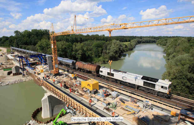 Deutsche Bahn : Bau der Innbrücke Ehring mit laufendem Zugverkehr Deutsche Bahn - Ingenieure gesucht | Foto © Deutsche Bahn AG / Uwe Miethe