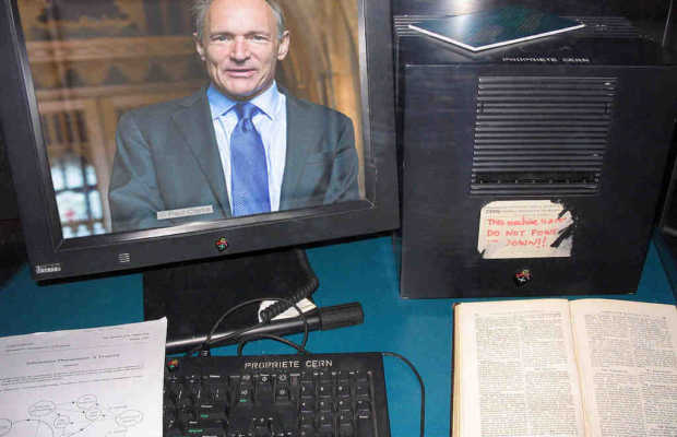 Sir Tim Berners-Lee, der Erfinder des Word Wide Web und sein erster Webserver Sir Tim Berners-Lee, der Erfinder des Word Wide Web und sein erster Webserver