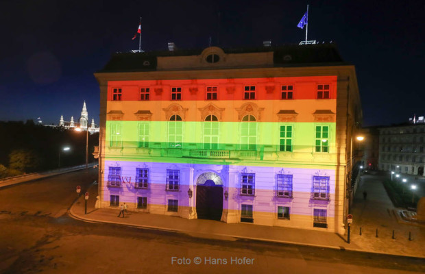 Bundeskanzleramt in Regenbogenfarben Bundeskanzleramt in Regenbogenfarben