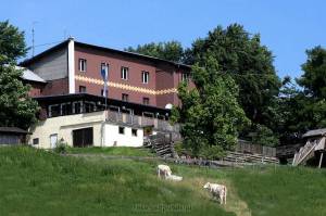 Schutzhaus im Sommer Schutzhaus im Sommer