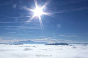 Spätherbstliche, eigentlich fast winterliche Aussicht aufs Wolkenmeer unterm Hocheck - kühl und rauh aber schön! Spätherbstliche, eigentlich fast winterliche Aussicht aufs Wolkenmeer unterm Hocheck - kühl und rauh aber schön!