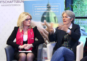 Podiumsdiskussion 6.Mai 2015 in Berndorf zum Thema Infrastruktur im Triestingtal Mag. Monica Rintersbacher und LR Dr. Petra Bohuslav haben spannende Storys von mehr oder weniger gelungenen digitalen Projekten zu erzählen