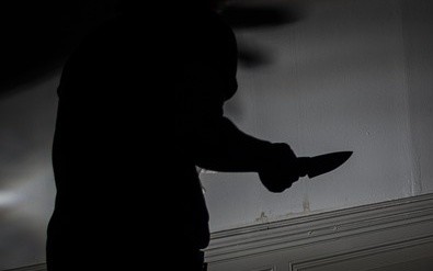 Messerattacke: Wieder ist eine Frau ins Messer des Tatverdächtigen gerannt