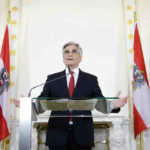 Bundeskanzler Faymann legt alle Ämter zurück