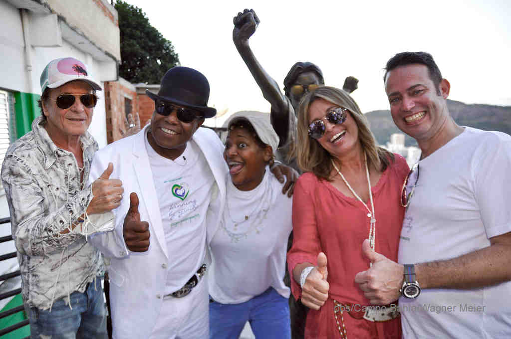 Tito Jackson dreht "Winning by Giving" in den Favelas von Rio