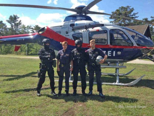 Cobra-Beamte zeigten gemeinsam mit der Flugpolizei bei einer Vorführung ihr Können. | © BMI / Andrea Rieger