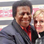 Roberto Blanco mit Gattin Luzandra Strassburg | Foto von 9EkieraM1 (Eigenes Werk) [CC BY-SA 3.0], via Wikimedia Commons