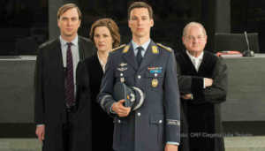 Lars Eidinger (Verteidiger Herr Biegler), Martina Gedeck (Staatsanwältin Frau Nelson), Florian David Fitz (Angeklagter Lars Koch), Burghart Klaußner (Vorsitzender Richter) | Foto: ORF/Degeto/Julia Terjung