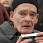 Hans-Michael Rehberg als Herr Klüger in "Live Is Life - Die Spätzünder". | Foto: ORF/DOR FILM/Petro Domenigg.