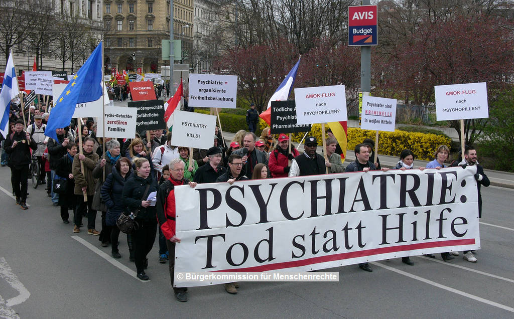 Demonstration 2015 Bürgerkommission für Menschenrechte für ein Verbot der Psychiatrie ohne Menschlichkeit | © Bürgerkommission für Menschenrechte