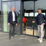 Dr. Holger Schwarting, Vorstand SPORT 2000 Österreich und Bobby Agboatwala, Inhaber Bobbys Sport | © SPORT 2000