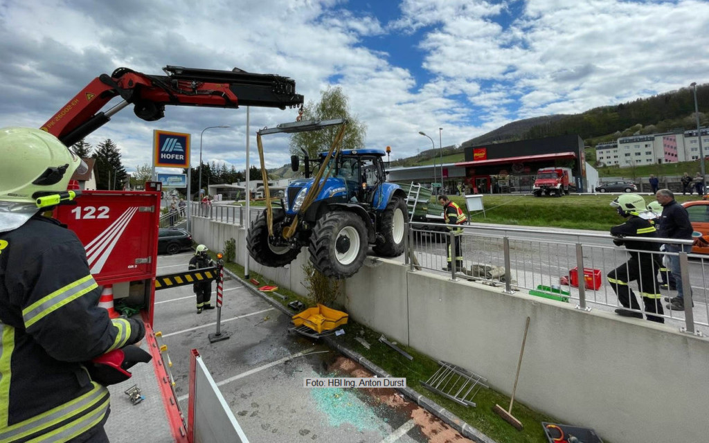 VU mit Traktor und Hänger 6.5.21 VU mit Traktor und Hänger 6.5.21