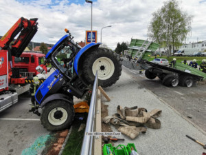 VU mit Traktor und Hänger 6.5.21 | Foto: HBI Ing. Anton Durst