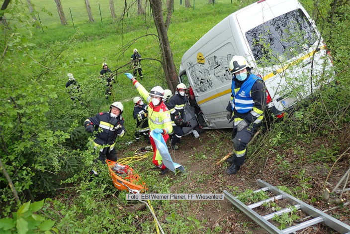 VU Traisen 05.05.2021 | Foto: EBI Werner Planer, FF Wiesenfeld / Quelle: BFKDO Lilienfeld VU Traisen 05.05.2021 | Foto: EBI Werner Planer, FF Wiesenfeld / Quelle: BFKDO Lilienfeld