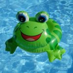 schwimmhilfe 1694420420