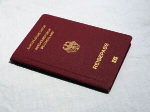 Wichtige Ausweise - E Card alles um mehr als 50% teurer