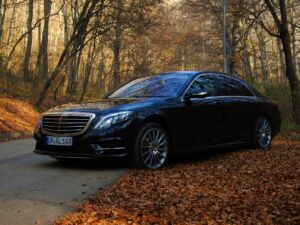 Als "Volkskanzler" Kickl gleich vom Audi auf Mercedes umstieg