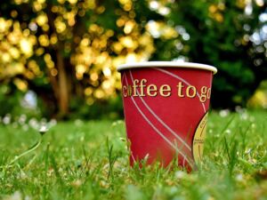 Richterin bekam Kaffee ins Gesicht geschüttet - es war aber Scheiße im Kaffeebecher