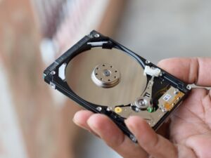 Politik und absurde Gesetze schuld am Datenklau?