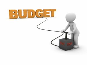 Schuldenberg wächst: Kein Wunder sehen Politiker 88.000 Euro nur als Aufwandsentschädigung für sich