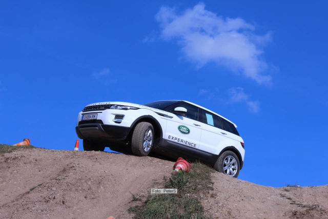 Höhere Stellen aufsuchen hilft auch | Foto: PeterS Auto und Hochwasser