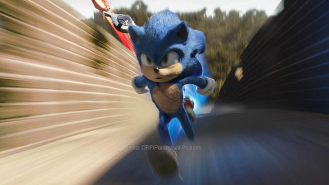Der extraterrestrische blaue Igel Sonic kann sich mit Überschallgeschwindigkeit fortbewegen! | Foto: ORF/Paramount Pictures. Sonic the Hedgehog