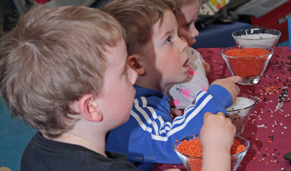 Der Rohstoff aus dem alles entstehen kann: Kunststoffgranulat | Foto: PeterS Mack GesmbH Altenmarkt